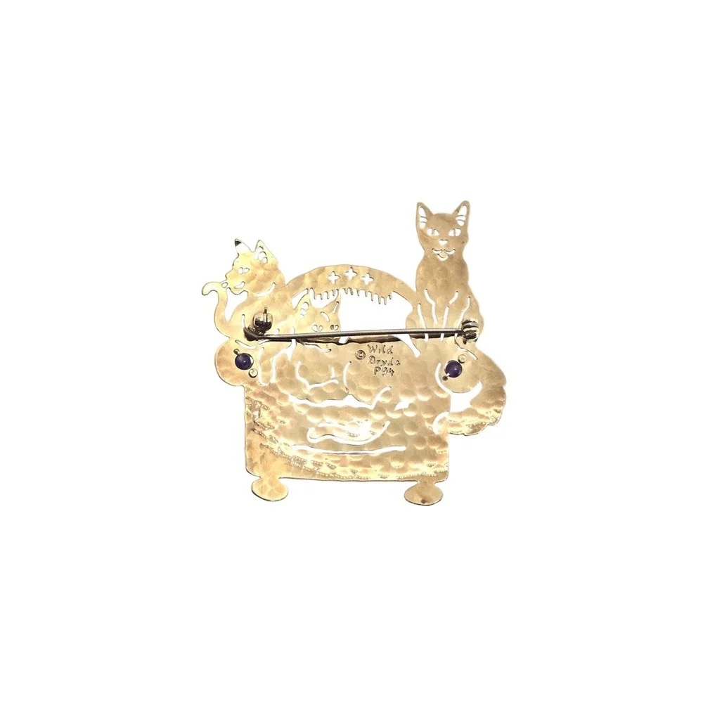 Wild Bryde Cats on Sofa Brooch Gold Tone Brass Amethyst Accents Vintage P94‎